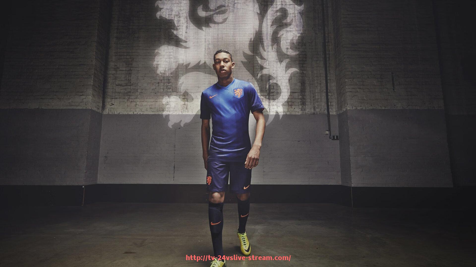 24VS体育直播-曼联欧冠决赛专用球衣设计及历史意义探讨