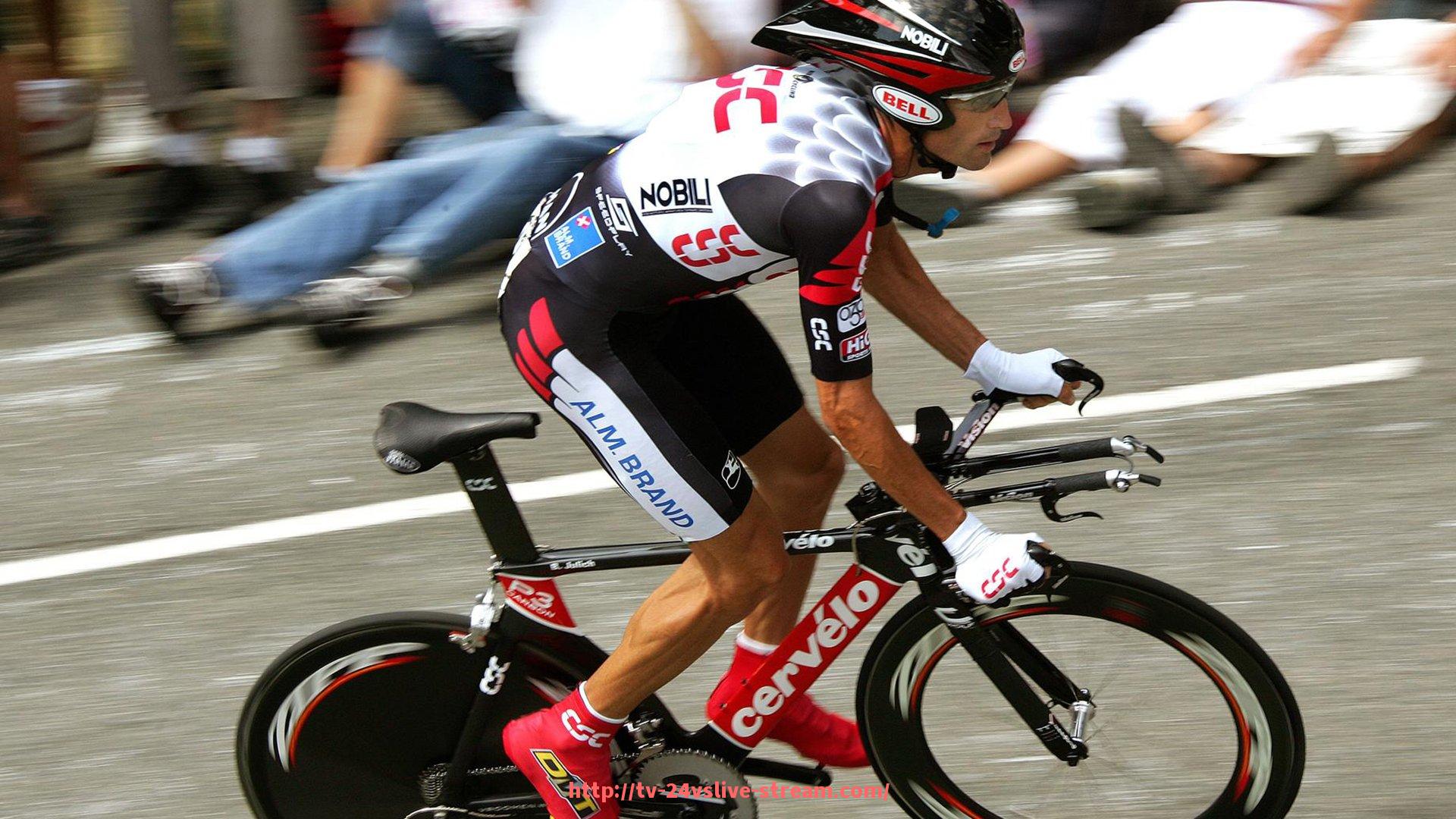 24VS体育直播-曼联欧冠决赛专用球衣设计及历史意义探讨