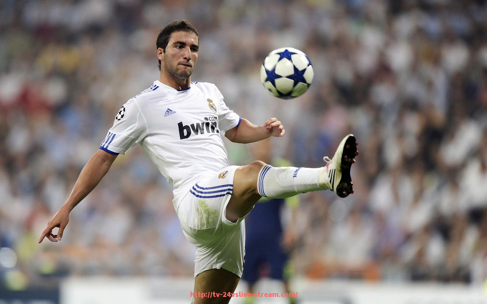 24VS体育直播-卡福在欧冠比赛中的关键表现与影响力解析